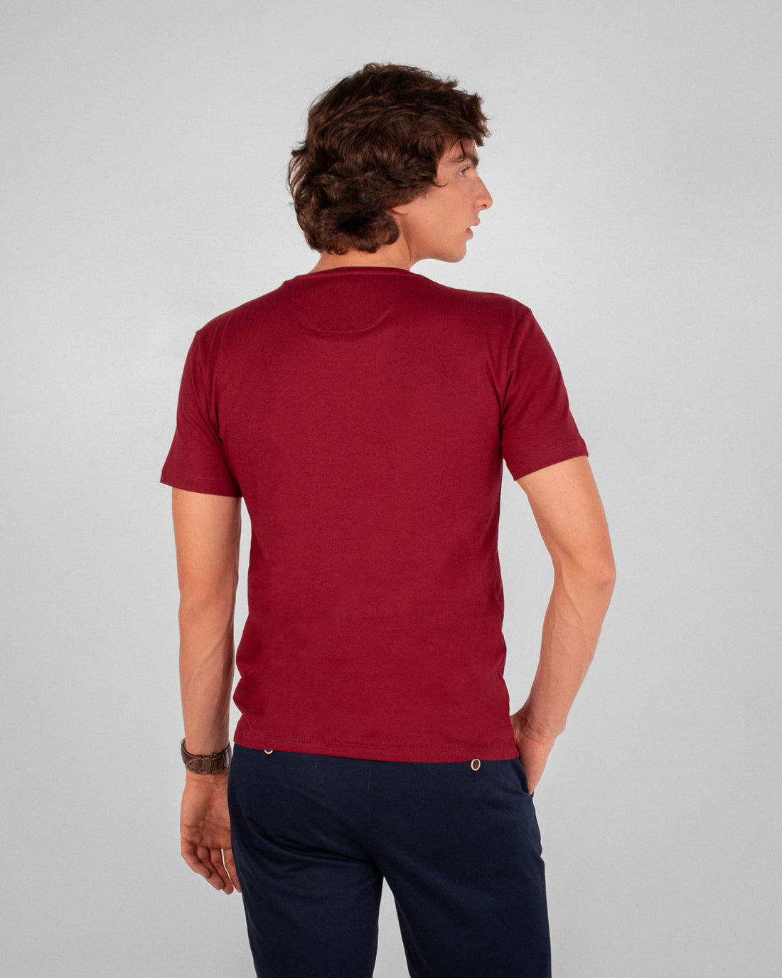 Camiseta vinotinto en algodón pima para hombre fit ajustado