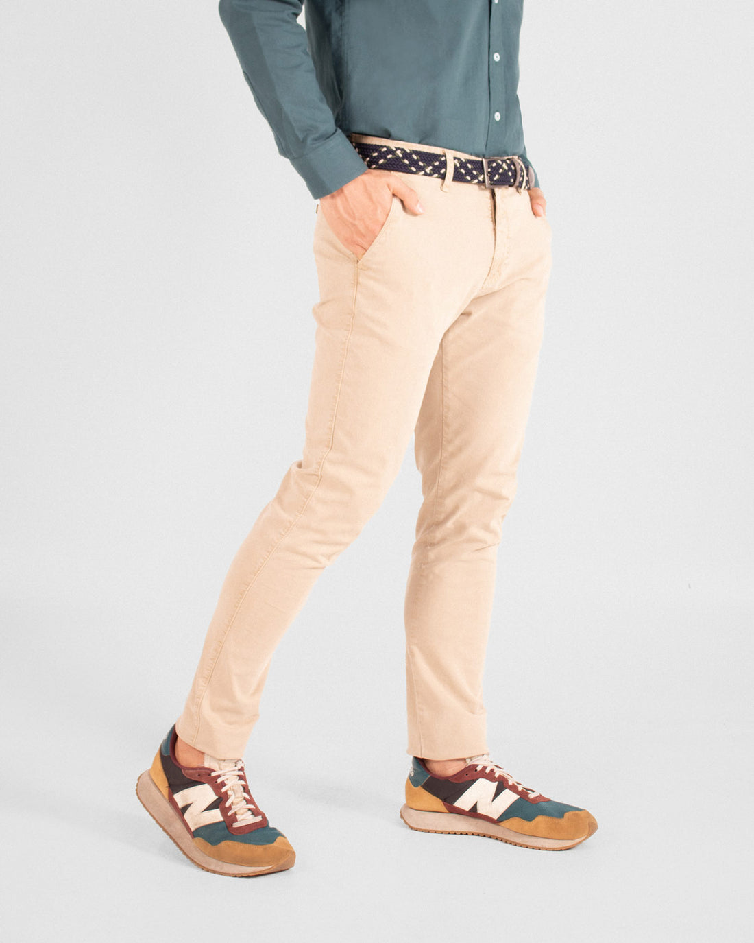 Pantalón chino en drill crema para hombre