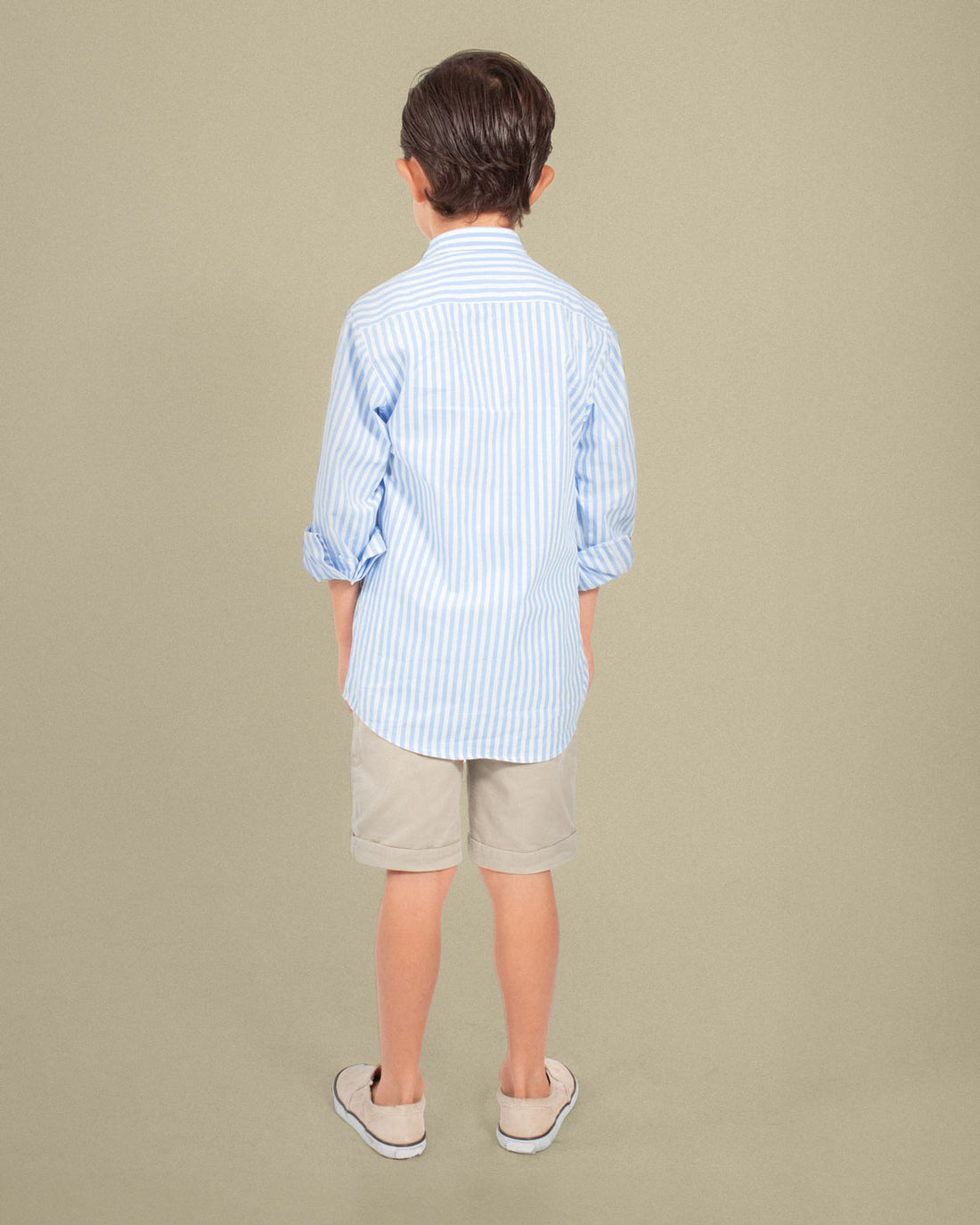 Camisa de rayas azul claro para niño