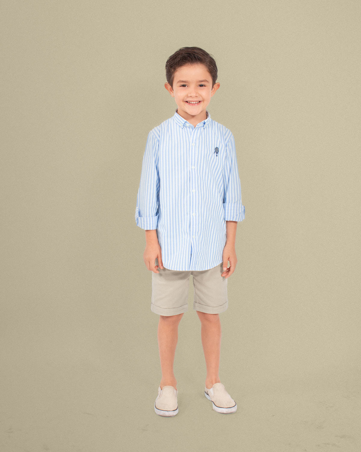 Camisa de rayas azul claro para niño